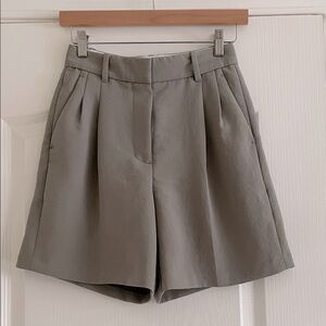 ARITZIA WILFRED EFFORTLESS High Waist Japense Crepette Gray Shorts